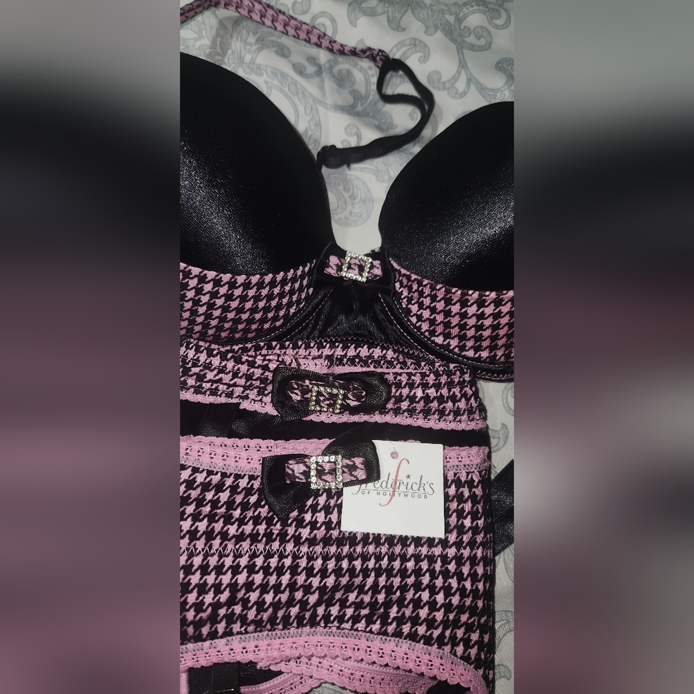 Sz Small Fredricks Of Hollywood